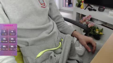 SwetLittleBoy4u online show from 12.10.24