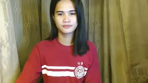 Snapshot of swettie_rhea chatting on 12.23.25 Rhea online show from 12.23.25