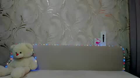 Snapshot of swweetangel chatting on 02.05.25 Ana online show from 02.05.25