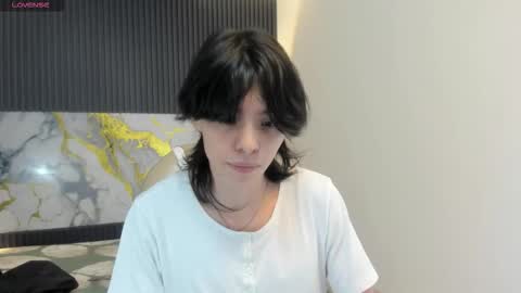 Snapshot of sylasfrost chatting on 11.19.25 sylasfrost online show from 11.19.25