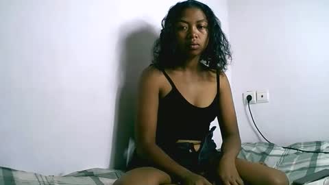 Snapshot of syliaah chatting on 11.27.25 syliaah online show from 11.27.25