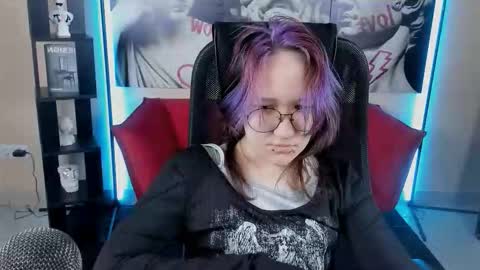 syllviareed online show from 12.22.25