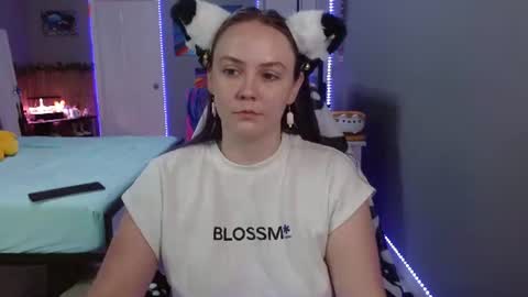 Snapshot of syndica chatting on 06.20.26 Jennah online show from 06.20.26