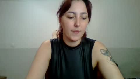 Snapshot of syssipisi chatting on 09.10.25 Sarah online show from 09.10.25