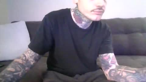 Snapshot of t0914 chatting on 10.28.25 t0914 online show from 10.28.25