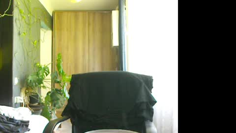 Snapshot of t_huracane chatting on 05.10.26 Huracane online show from 05.10.26