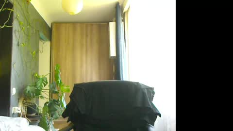 Snapshot of t_huracane chatting on 05.11.26 Huracane online show from 05.11.26
