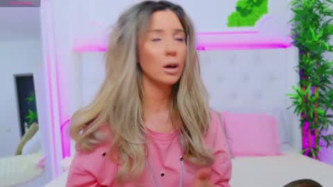 Snapshot of taahiraarabian chatting on 12.12.24 Arianna online show from 12.12.24