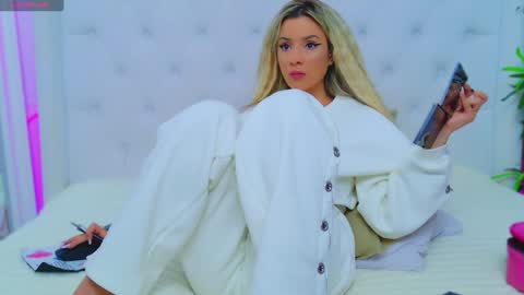 Snapshot of taahiraarabian chatting on 01.21.25 Arianna online show from 01.21.25