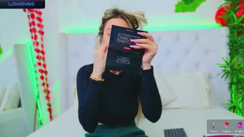 Snapshot of taahiraarabian chatting on 02.19.25 Arianna online show from 02.19.25