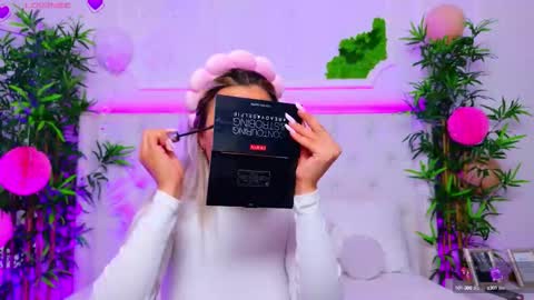 Snapshot of taahiraarabian chatting on 09.17.25 Arianna online show from 09.17.25