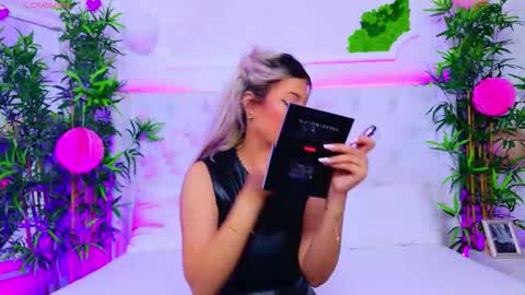 Snapshot of taahiraarabian chatting on 09.22.25 Arianna online show from 09.22.25