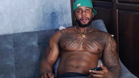 Tairon Tucke online show from 01.08.25