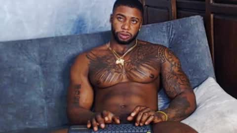 Tairon Tucke online show from 01.12.25