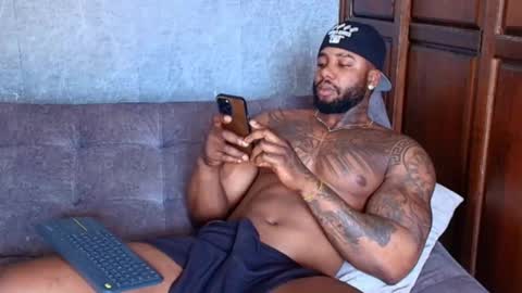 Tairon Tucke online show from 02.20.25