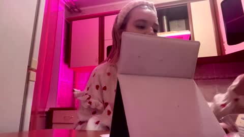 Snapshot of taitebinner chatting on 02.25.26 Mia online show from 02.25.26