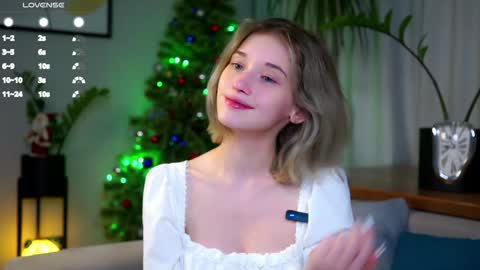 Snapshot of taitehambelton chatting on 12.18.24 Mia online show from 12.18.24