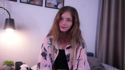 Snapshot of taitehambelton chatting on 10.18.25 Mia online show from 10.18.25