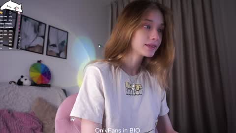 Snapshot of taitehambelton chatting on 01.19.26 Mia online show from 01.19.26