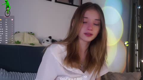 Snapshot of taitehambelton chatting on 02.05.26 Mia online show from 02.05.26