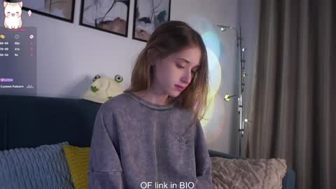 Snapshot of taitehambelton chatting on 02.10.26 Mia online show from 02.10.26