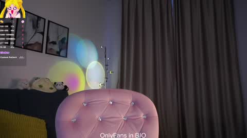 Snapshot of taitehambelton chatting on 02.16.26 Mia online show from 02.16.26