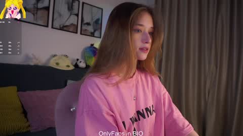 Snapshot of taitehambelton chatting on 02.20.26 Mia online show from 02.20.26