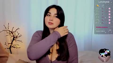 Snapshot of talla_la chatting on 10.16.25 Talla online show from 10.16.25