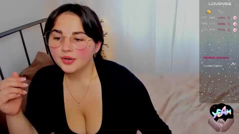Snapshot of talla_la chatting on 10.17.25 Talla online show from 10.17.25