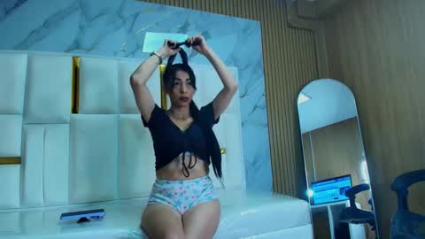 Snapshot of tallis_tf chatting on 10.11.25 tallis_tf online show from 10.11.25