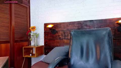    online show from 11.08.25