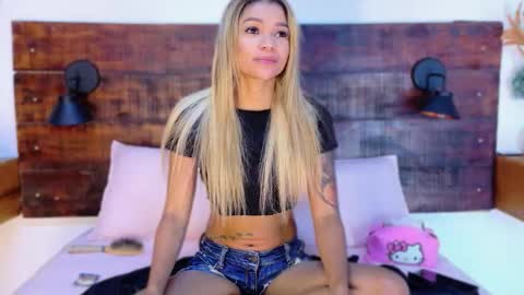 Snapshot of tamara_sanz1 chatting on 02.10.26 online show from 02.10.26