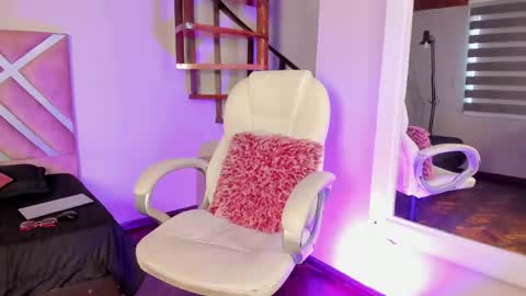 Snapshot of tamia_25 chatting on 05.15.26 TAMI online show from 05.15.26