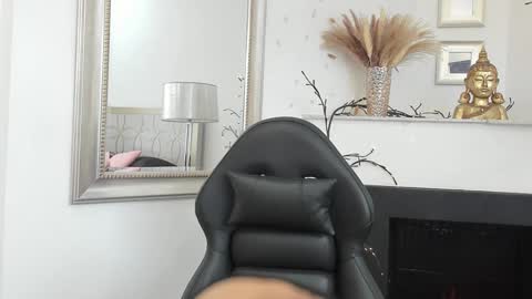 Snapshot of taniacarterr chatting on 01.30.25 TaniaCarter online show from 01.30.25