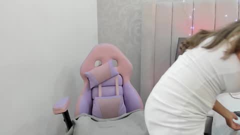 Snapshot of taniacarterr chatting on 02.11.25 TaniaCarter online show from 02.11.25