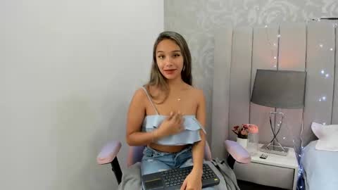 Snapshot of taniacarterr chatting on 02.19.25 TaniaCarter online show from 02.19.25