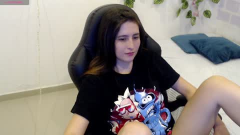 Snapshot of taniadevil_69 chatting on 01.10.25 Tania  online show from 01.10.25