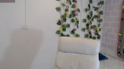 Snapshot of taniadevil_69 chatting on 10.23.25 Tania  online show from 10.23.25
