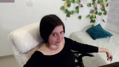 Snapshot of taniadevil_69 chatting on 10.27.25 Tania  online show from 10.27.25