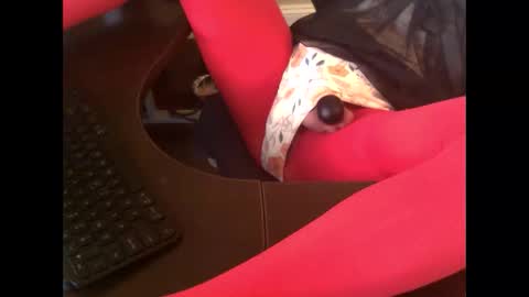 Snapshot of tanyacoxxx chatting on 12.21.25 Tanya coxxx online show from 12.21.25