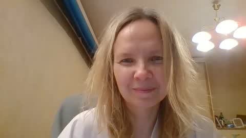 Snapshot of tanystar chatting on 11.26.25 tanystar online show from 11.26.25