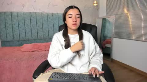 Snapshot of tara_parker chatting on 02.13.26 Tara online show from 02.13.26