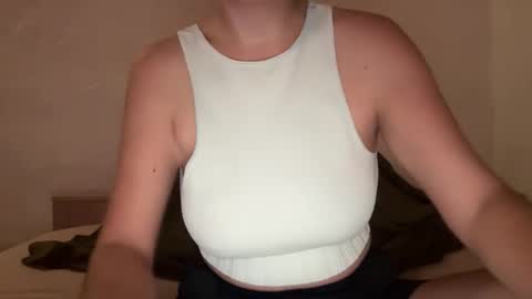 Snapshot of tarcymoon chatting on 06.11.26 tracypussy online show from 06.11.26