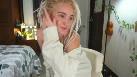 Snapshot of tasty_tomato chatting on 01.10.25 RHEA pronanciation like Reya online show from 01.10.25