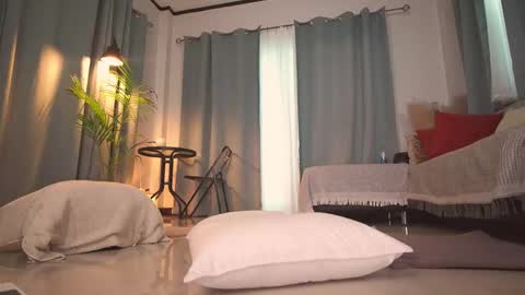 Snapshot of tasty_tomato chatting on 09.12.25 RHEA pronanciation like Reya online show from 09.12.25