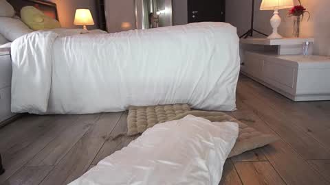 Snapshot of tasty_tomato chatting on 11.12.25 RHEA pronanciation like Reya online show from 11.12.25