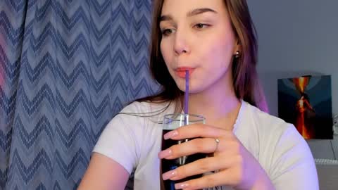 Snapshot of tate_angel chatting on 12.06.24 Tate online show from 12.06.24