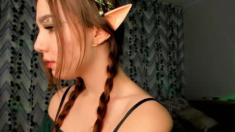 Snapshot of tate_angel chatting on 12.11.24 Tate online show from 12.11.24