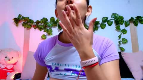 Snapshot of tati_cardenas chatting on 10.01.25 AME online show from 10.01.25