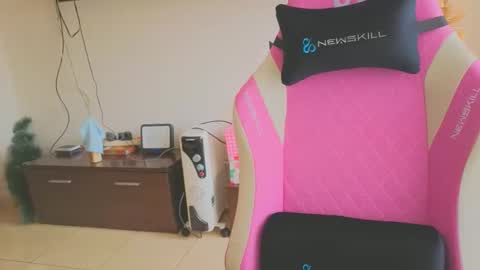 Snapshot of tatiana2224 chatting on 12.19.25 tatiana2224 online show from 12.19.25